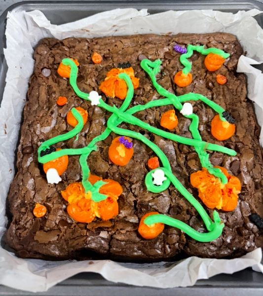 brownies with icing to decorate as a pumpkin patch